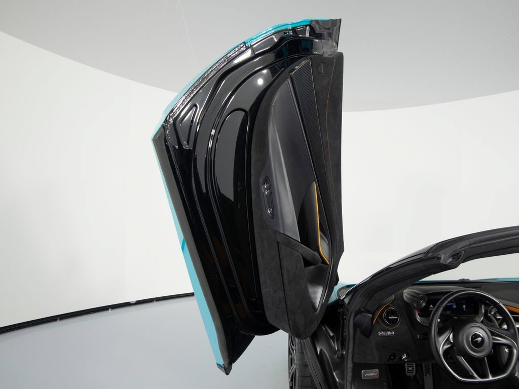 Used 2024 McLaren 750S Spider RWD image 11