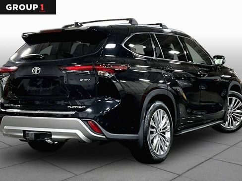 Used 2025 Toyota Highlander Platinum AWD/4WD image 13