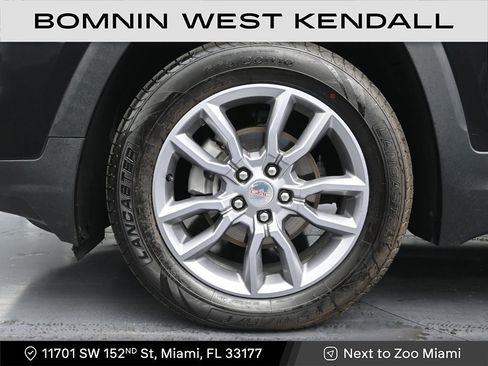 Used 2022 GMC Terrain SLT w/ Tech Package image 9