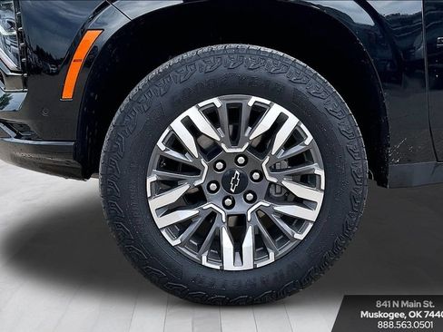 Used 2025 Chevrolet Suburban Z71 AWD/4WD image 34
