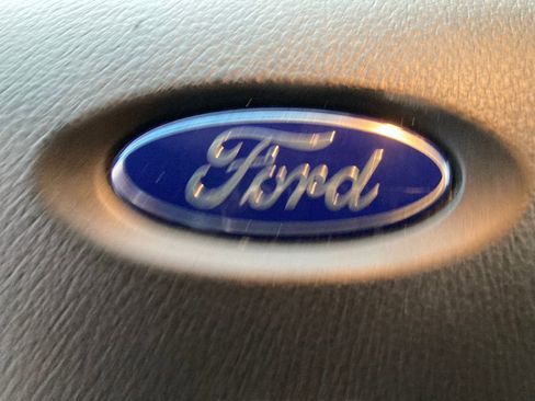 Used 2018 Ford Explorer XLT w/ Equipment Group 202A image 31