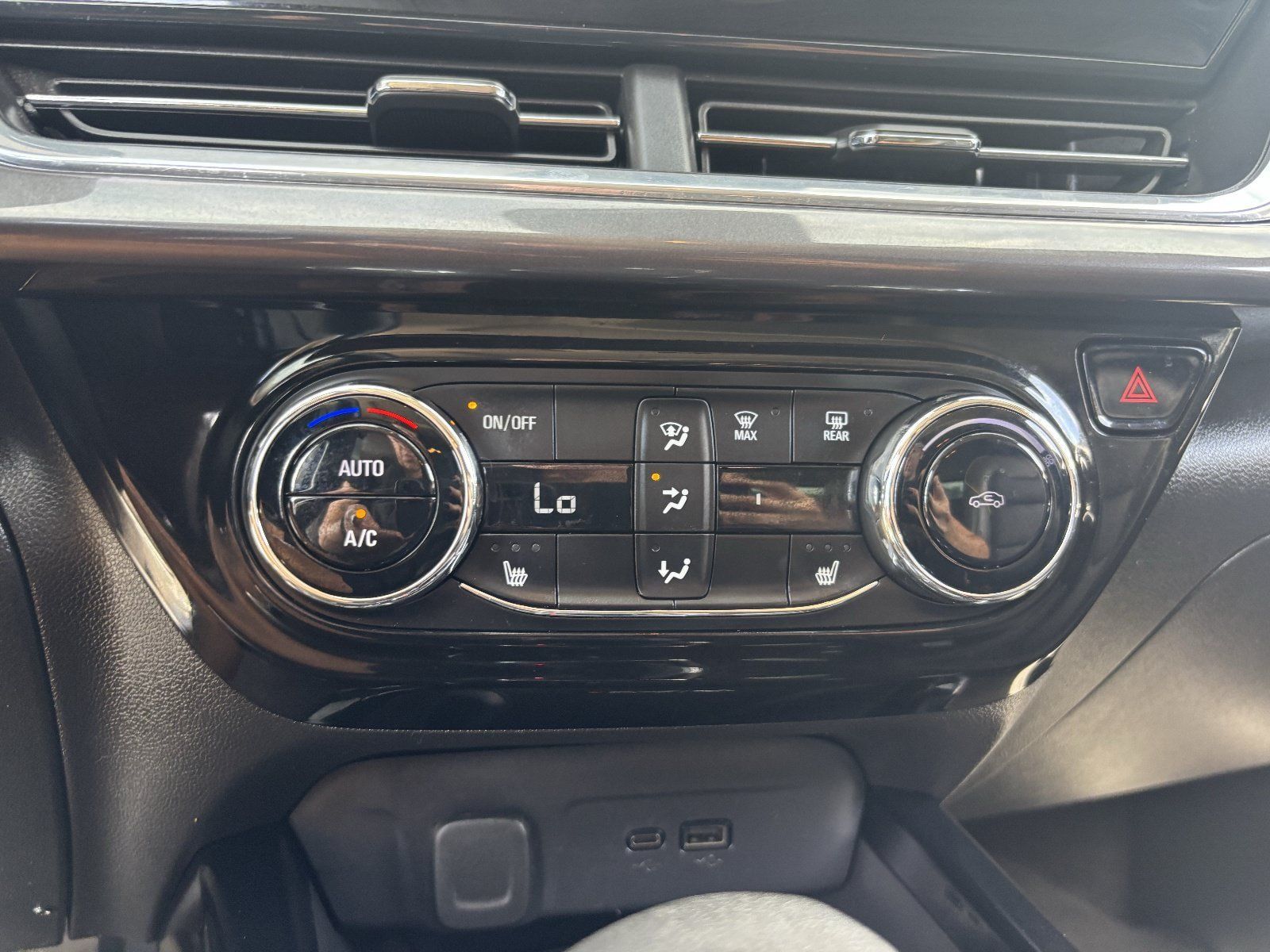 Used 2024 Chevrolet Trax ACTIV w/ Sunroof Package FWD image 25