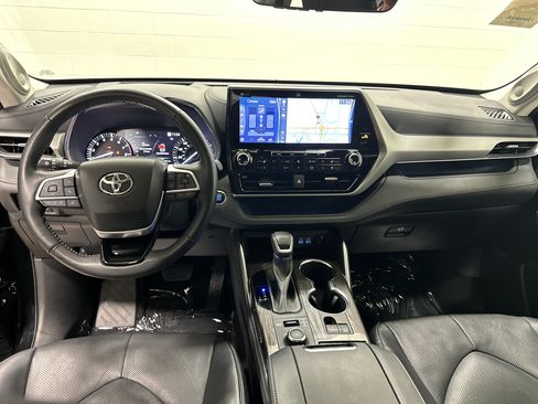 Used 2022 Toyota Highlander Platinum AWD/4WD image 29