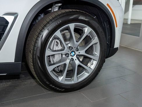 New 2026 BMW X5 xDrive50e w/ Premium Package AWD/4WD image 6