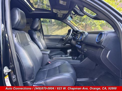 Used 2019 Toyota Tacoma TRD Sport AWD/4WD image 7