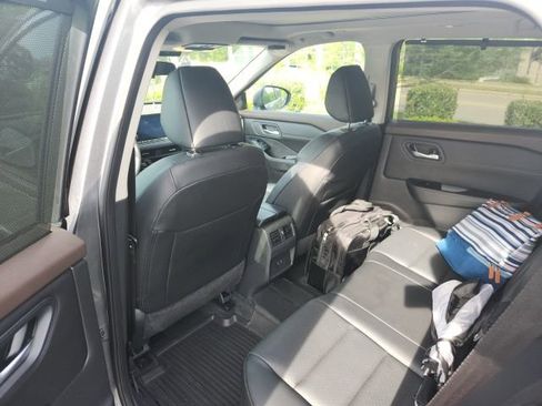 Used 2023 Nissan Rogue SV w/ SV Premium B Package image 6