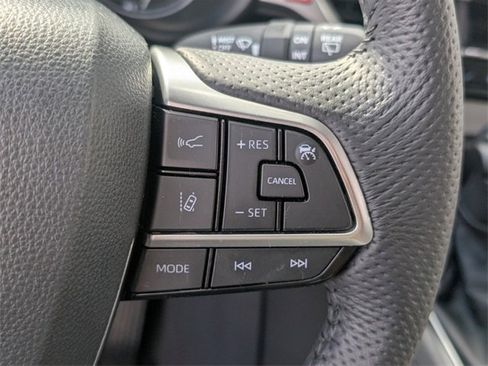 Used 2024 Toyota Sienna Limited image 31