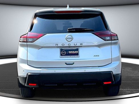 Used 2025 Nissan Rogue SV AWD/4WD image 6