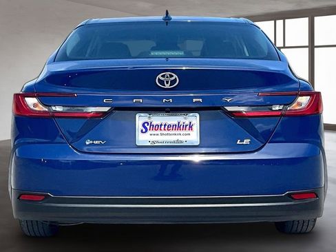 Used 2025 Toyota Camry SE FWD image 5