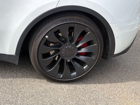 Used 2022 Tesla Model Y Performance image 12