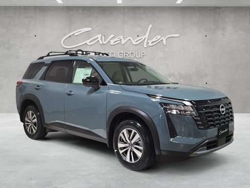 New 2026 Nissan Pathfinder SL image 2