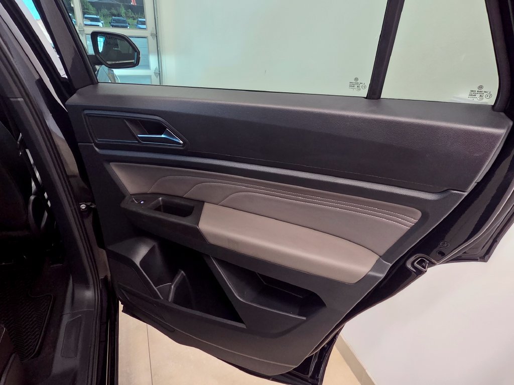 Used 2023 Volkswagen Atlas Cross Sport SEL AWD/4WD image 32