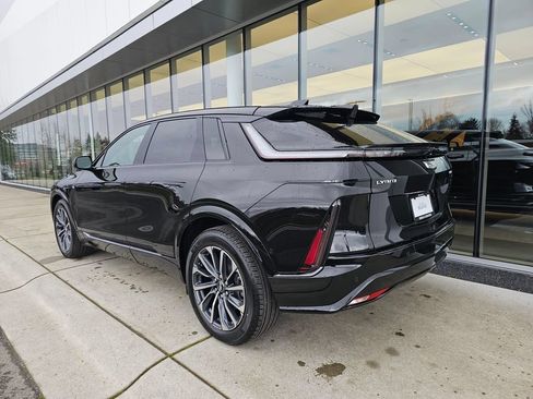 Used 2026 Cadillac Lyriq Premium Sport AWD/4WD image 5