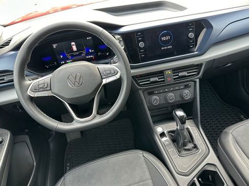 Certified 2022 Volkswagen Taos SE image 28