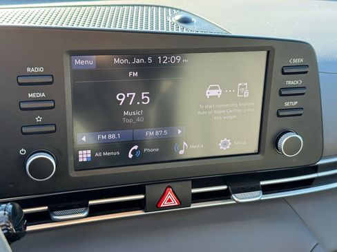 Used 2024 Hyundai Elantra SE image 22