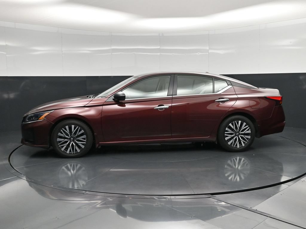 Used 2024 Nissan Altima 2.5 SV FWD image 6