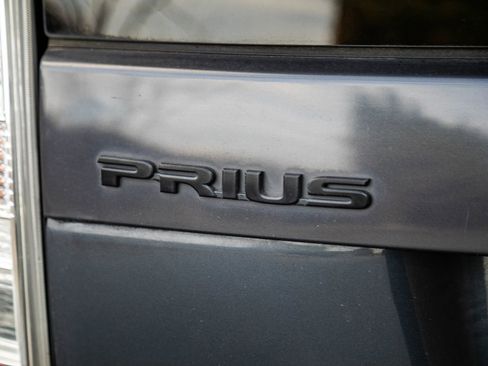 Used 2011 Toyota Prius Four w/ Solar Roof Pkg FWD image 16