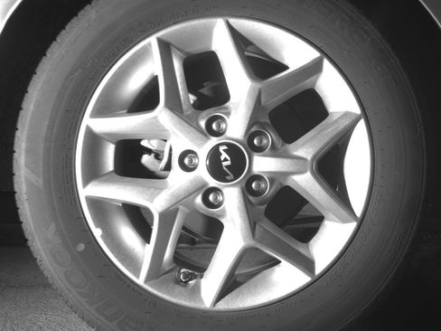 Used 2025 Kia Soul LX w/ LX Technology Package FWD image 15
