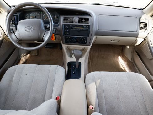Used 1998 Toyota Avalon XLS image 2