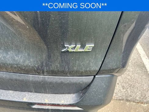 Used 2021 Toyota RAV4 XLE w/ Convenience Package FWD image 5