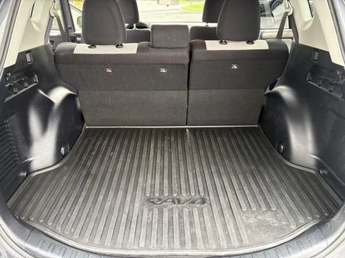 Used 2018 Toyota RAV4 XLE AWD/4WD image 30