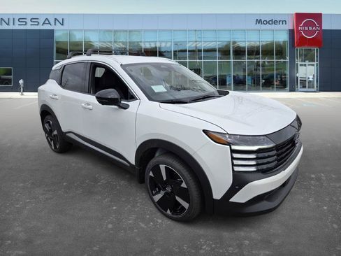 New 2026 Nissan Kicks SR w/ Cold Weather Package image 3