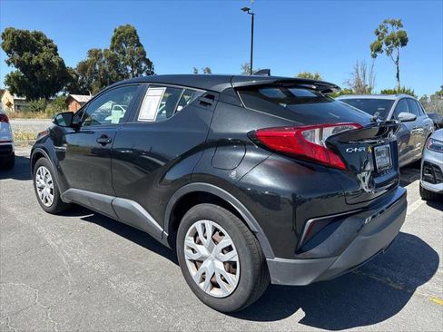 Used 2020 Toyota C-HR LE FWD image 4