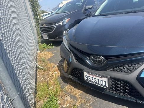 Used 2020 Toyota Camry SE w/ Convenience Package FWD image 1