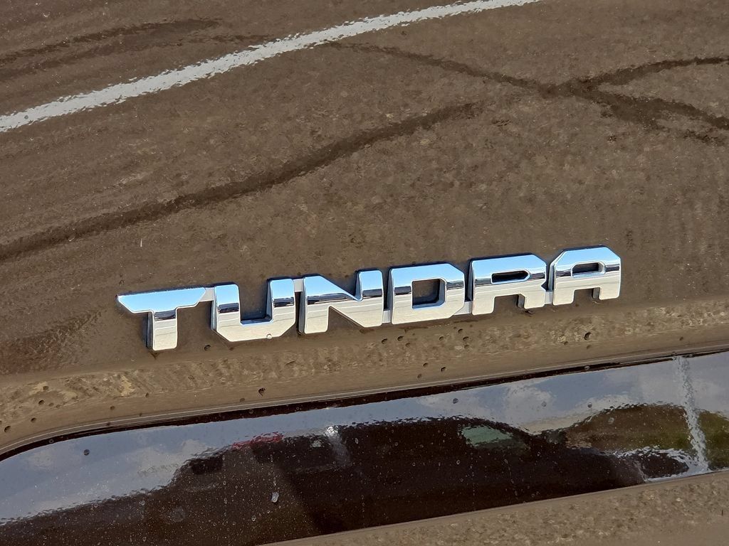 Used 2024 Toyota Tundra Limited w/ Power Package AWD/4WD image 10