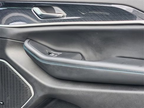 Used 2022 Jeep Grand Cherokee Trailhawk w/ Luxury Tech Group III image 21