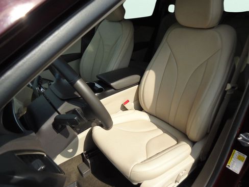 Used 2020 Lincoln Nautilus Premier w/ Equipment Group 101A image 24