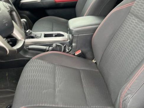 Used 2017 Toyota Tacoma SR5 RWD image 12