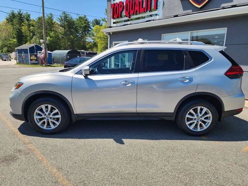 Used 2017 Nissan Rogue SV w/ SV Premium Package AWD/4WD image 8
