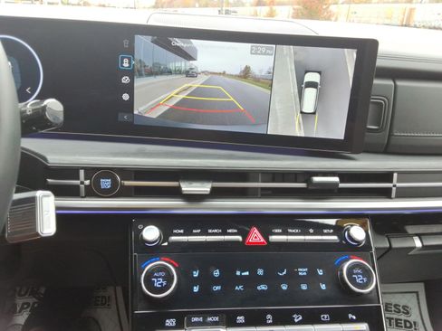 Used 2025 Hyundai Santa Fe Limited image 17