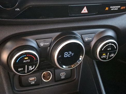 Used 2024 Hyundai Venue SEL image 15