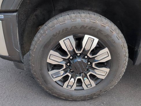 Used 2025 GMC Sierra 2500 Denali AWD/4WD image 9