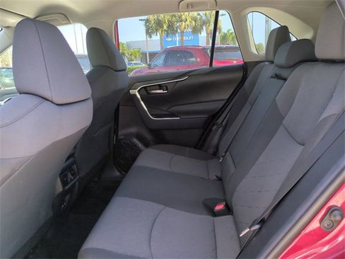Used 2021 Toyota RAV4 XLE image 15