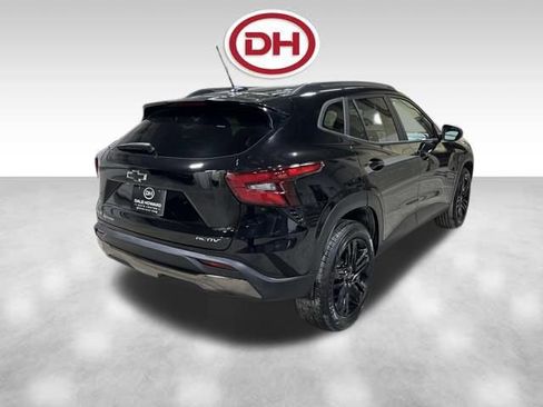Used 2025 Chevrolet Trax ACTIV w/ Sunroof Package image 12
