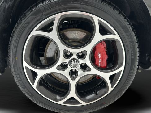 Used 2024 Alfa Romeo Tonale Veloce AWD/4WD image 9