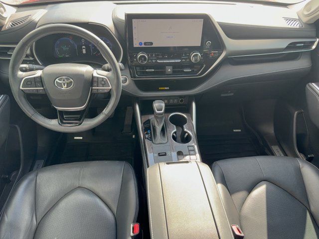 Used 2024 Toyota Highlander Limited AWD/4WD image 28