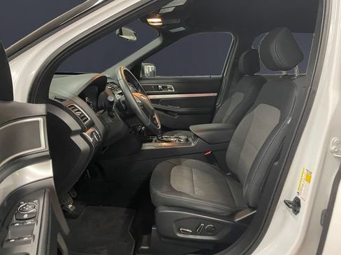 Used 2017 Ford Explorer XLT AWD/4WD image 9