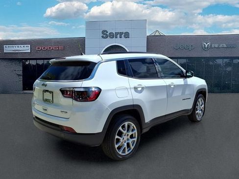 Used 2023 Jeep Compass Latitude AWD/4WD image 7