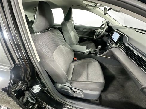 Used 2025 Toyota Camry LE image 22