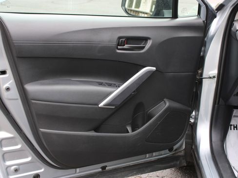 Used 2023 Toyota Corolla Cross LE image 12