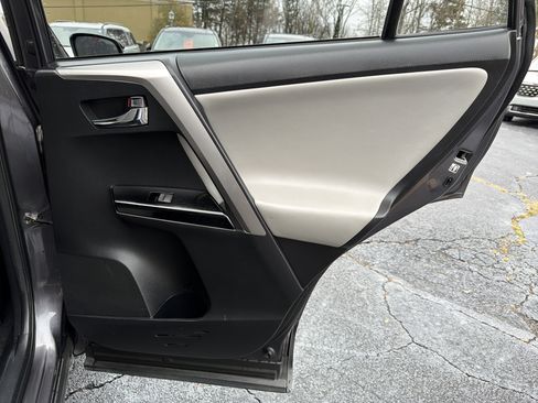 Used 2018 Toyota RAV4 Limited image 16