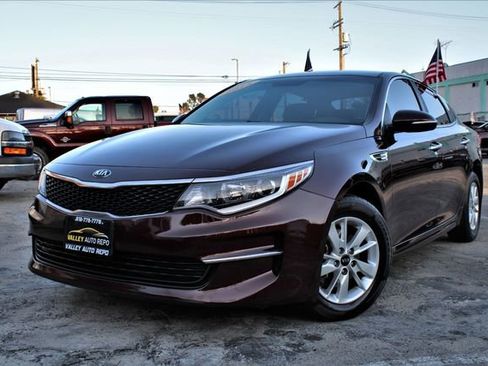 Used 2018 Kia Optima LX image 2