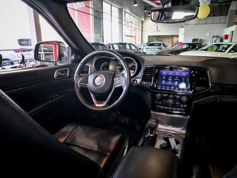 Used 2019 Jeep Grand Cherokee Limited w/ Luxury Group II image 26