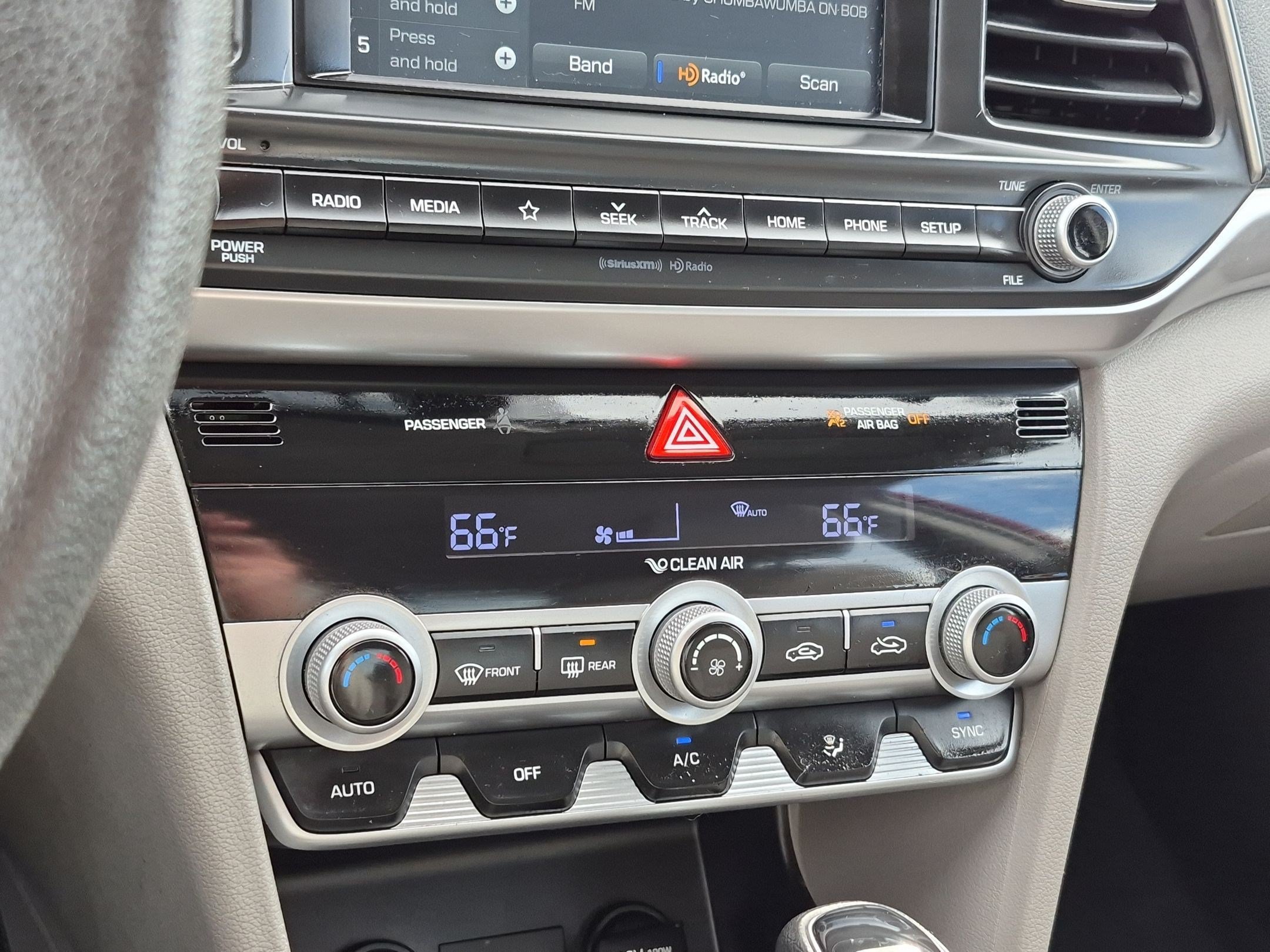 Used 2020 Hyundai Elantra SEL FWD image 32