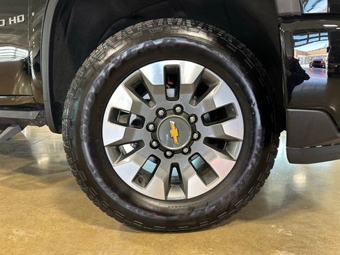 Used 2024 Chevrolet Silverado 2500 Custom w/ Custom Value Package image 9