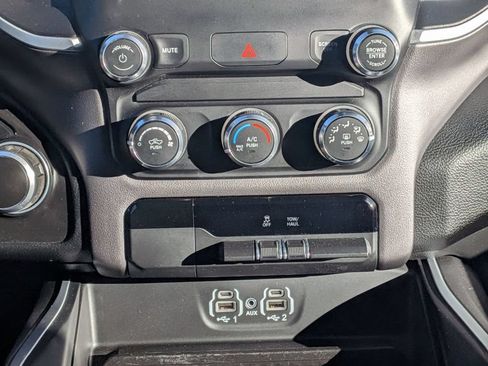 Used 2022 RAM 1500 Big Horn AWD/4WD image 23